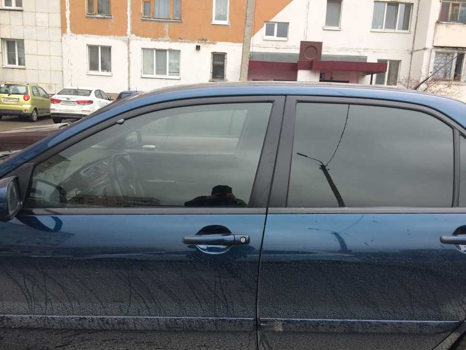 Пленка на боковые стекла автомобиля: Оклейка боковых стекол автомобиля защитными пленками, цены на услугу в Москве