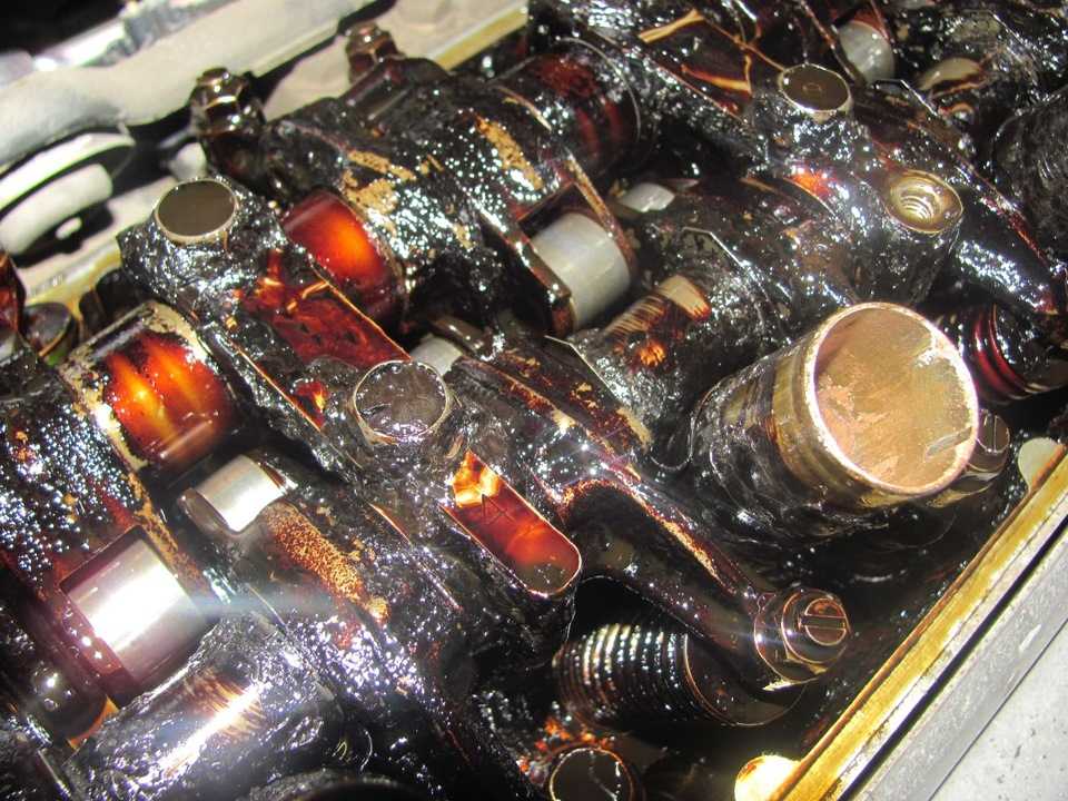 Почему темнеет масло в двигателе: Как быстро должно потемнеть моторное масло в двигателе