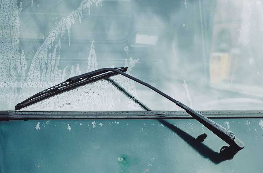 Скрип дворников по стеклу: причины и способы устранения скрипа щеток очистителей