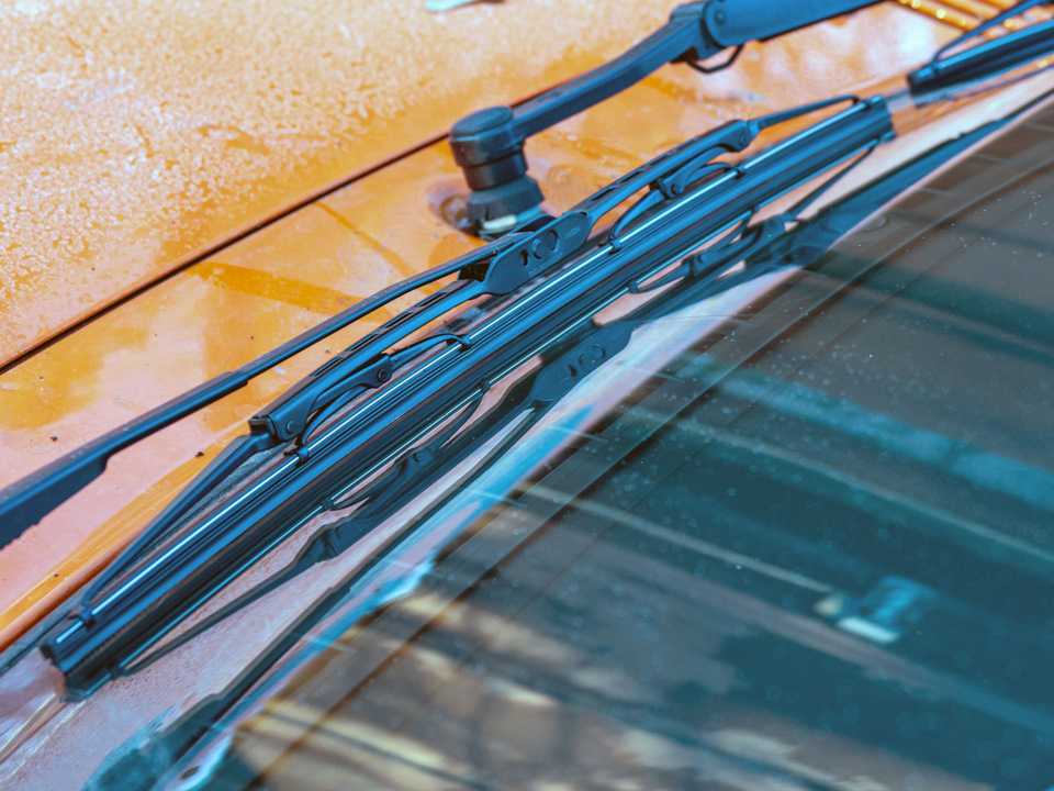 Как выбрать дворники для автомобиля на зиму: Какие дворники лучше купить на зиму? Советы по выбору лучших дворников на зиму от специалистов интернет-магазина запчастей TopDetal.ru
