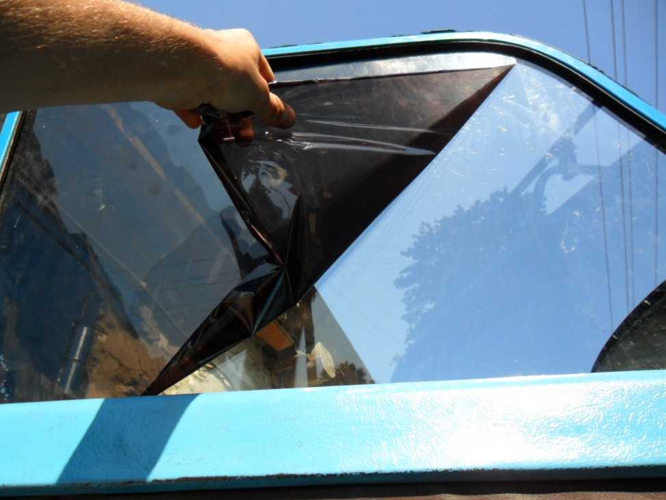 Снять тонировку с заднего стекла: Как снять тонировку с заднего стекла, не повредив обогрев