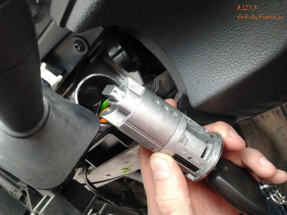 Не проворачивается ключ в замке зажигания: Почему не поворачивается ключ в замке зажигания? - Иксора
