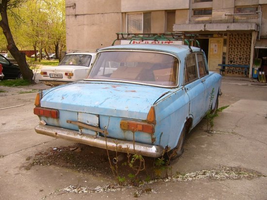 Брошенные машины во дворах что делать: Брошенный автомобиль на придомовой территории