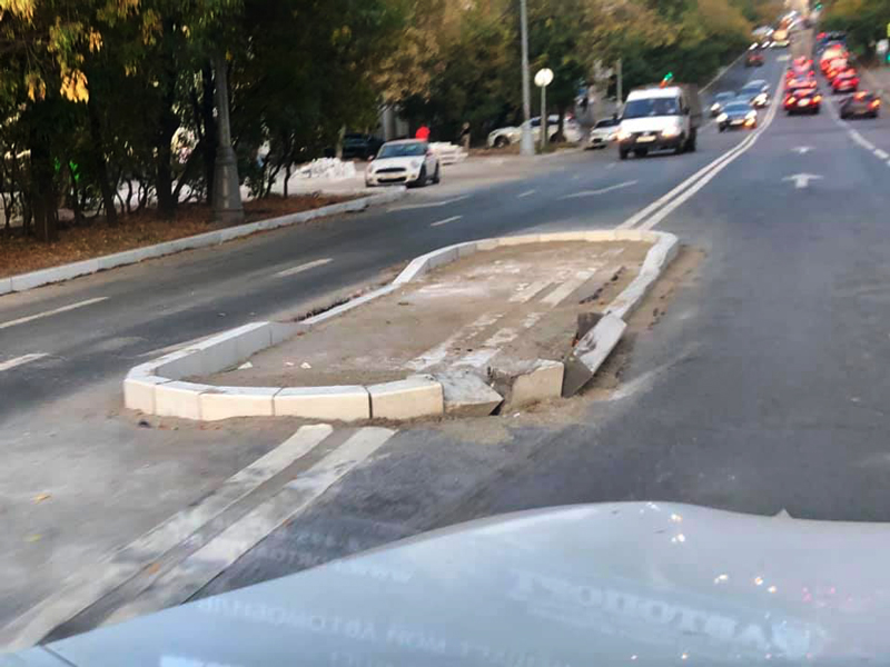 Можно ли оставлять машину на островке безопасности: Водителей ждут штрафы с островков безопасности. В ГИБДД все объяснили :: Autonews
