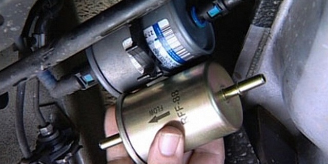 Фильтр топливный на ВАЗ 2113 2011. Топливный фильтр ВАЗ 2109 инжектор. Фильтр топливный Рено Колеос. Топливный фильтр металлический. Топливный фильтр ваз 2115 инжектор