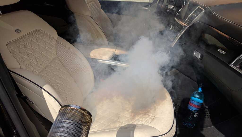 Чем вывести запах бензина из салона машины: Как убрать запах бензина в салоне авто?