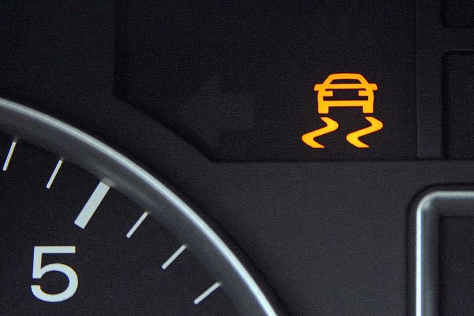 Brake на панели приборов автомобиля: Почему горит лампочка тормозов на панели приборов? Решение проблемы
