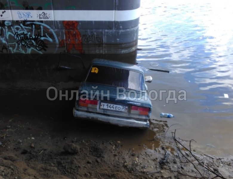 Утонувшие машины: Машину с двумя утонувшими людьми подняли со дна Байкала | Новости | Известия
