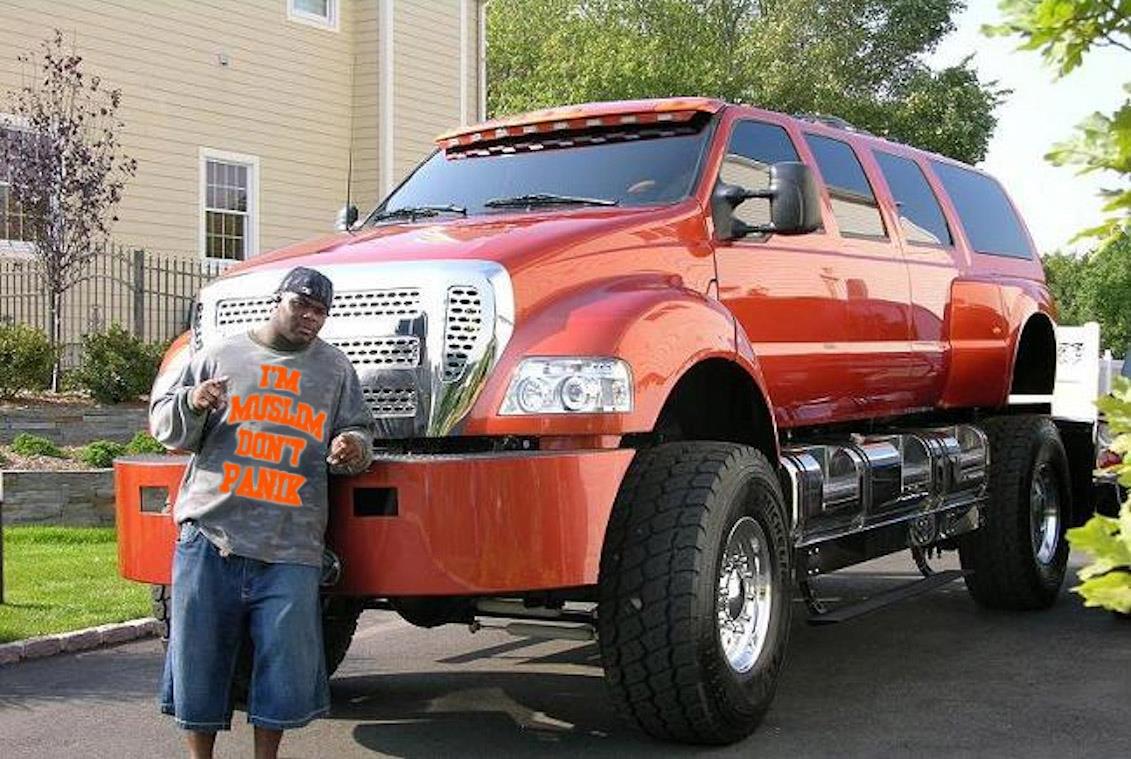 Ford F650 С Человеком