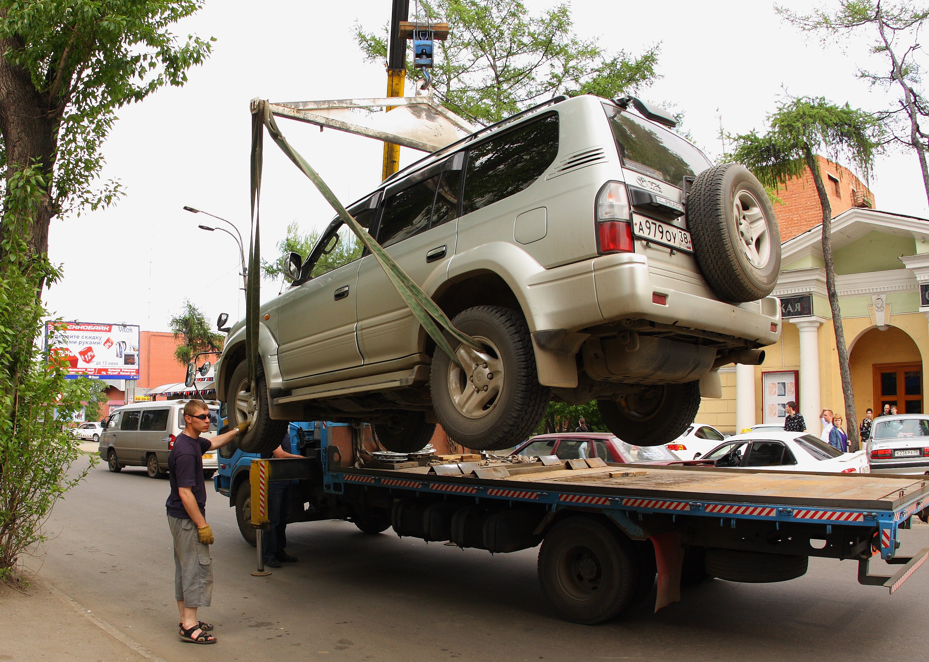Поднять авто: Со дна Камы удалось поднять затонувший семь лет назад автомобиль с телами супругов