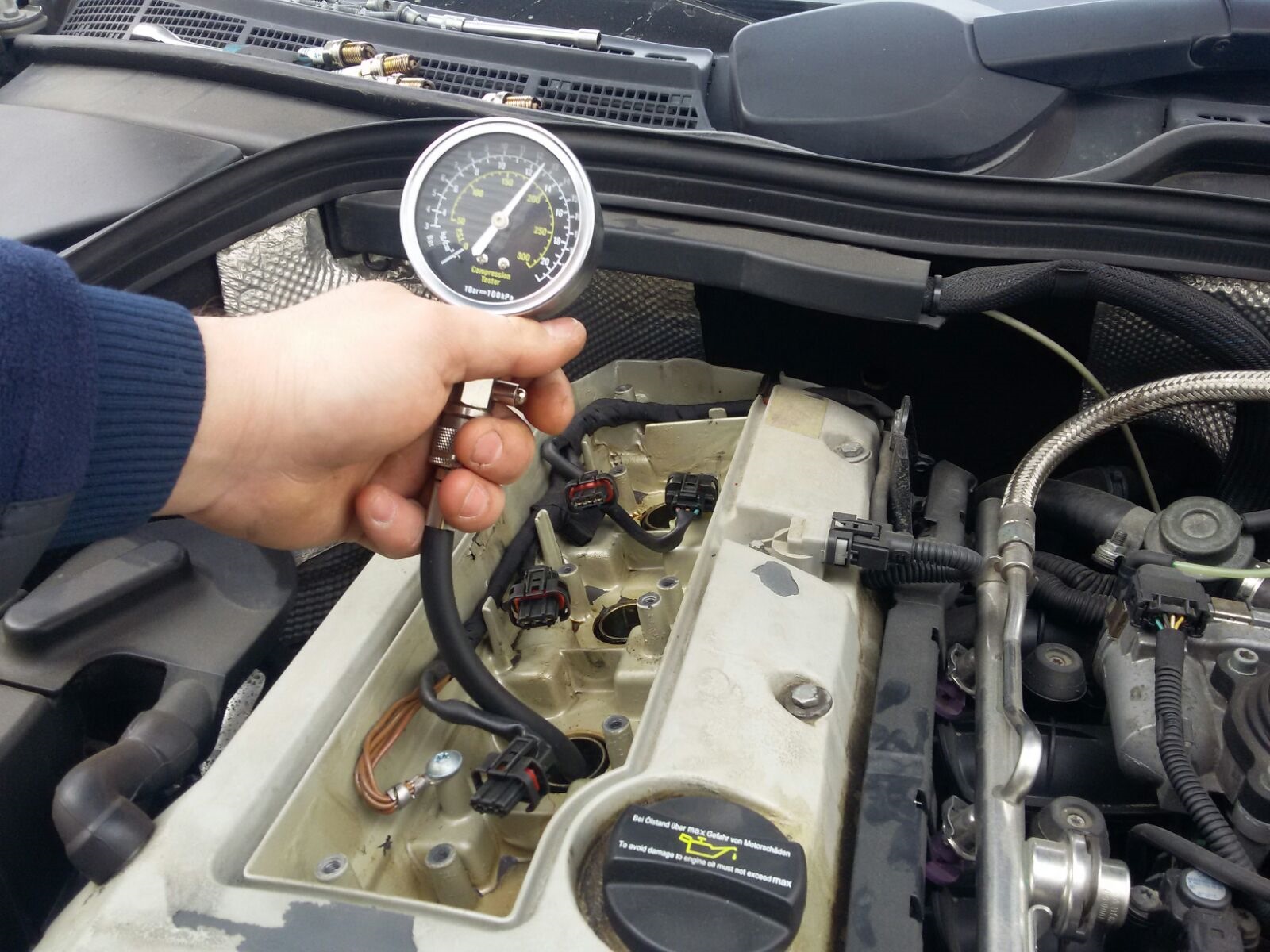 Как проверить компрессию в автомобиле: Как измерить компрессию двигателя без компрессометра и с ним