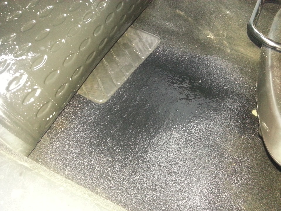 Как просушить салон автомобиля под ковриками: Воде под ковриками стоп: как просушить салон автомобиля быстро и эффективно