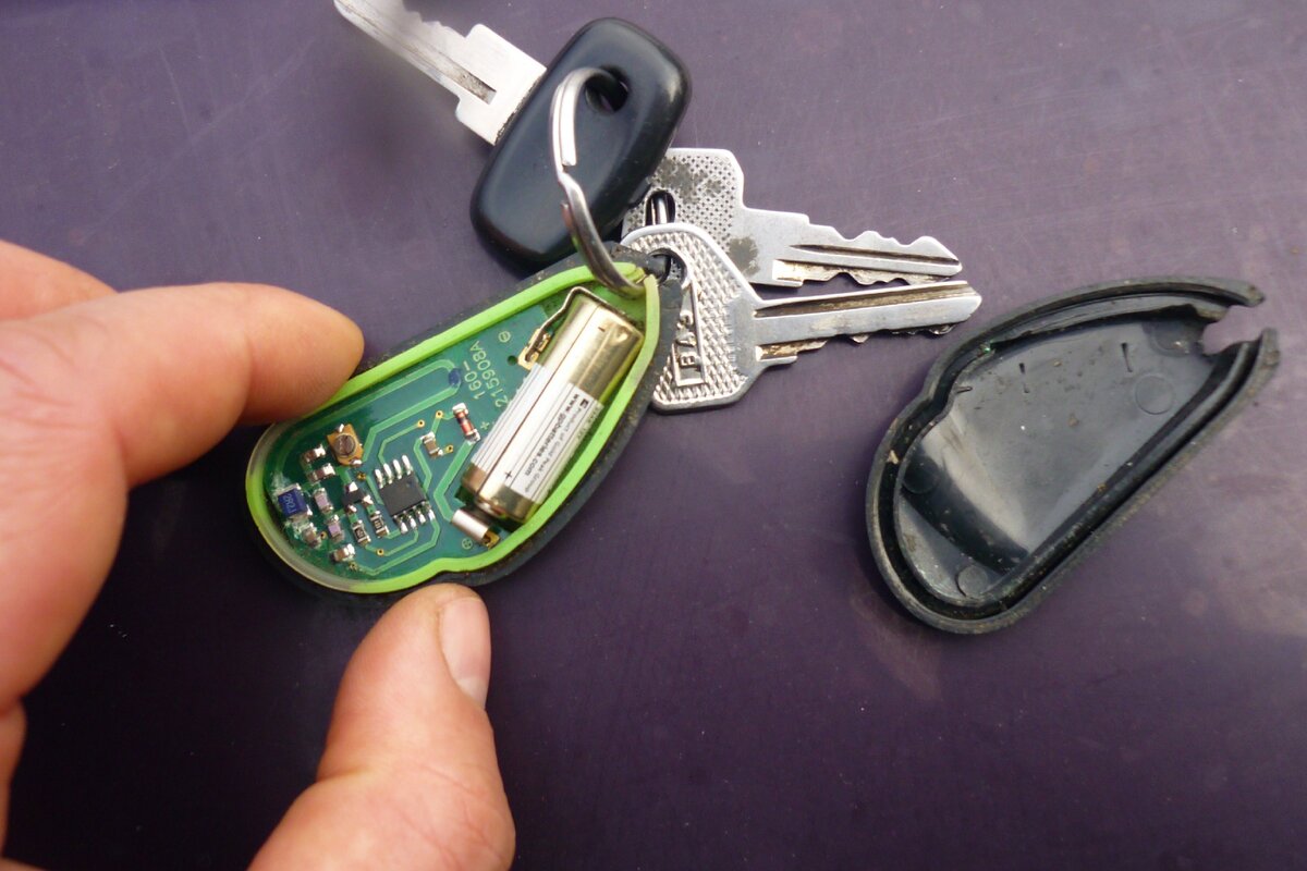 Сел аккумулятор как открыть машину без ключа: Как открыть машину если сел аккумулятор
