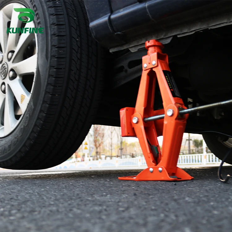 Как поднять колесо без домкрата: особенности выполнения ремонта авто без ямы и подъемного устройства