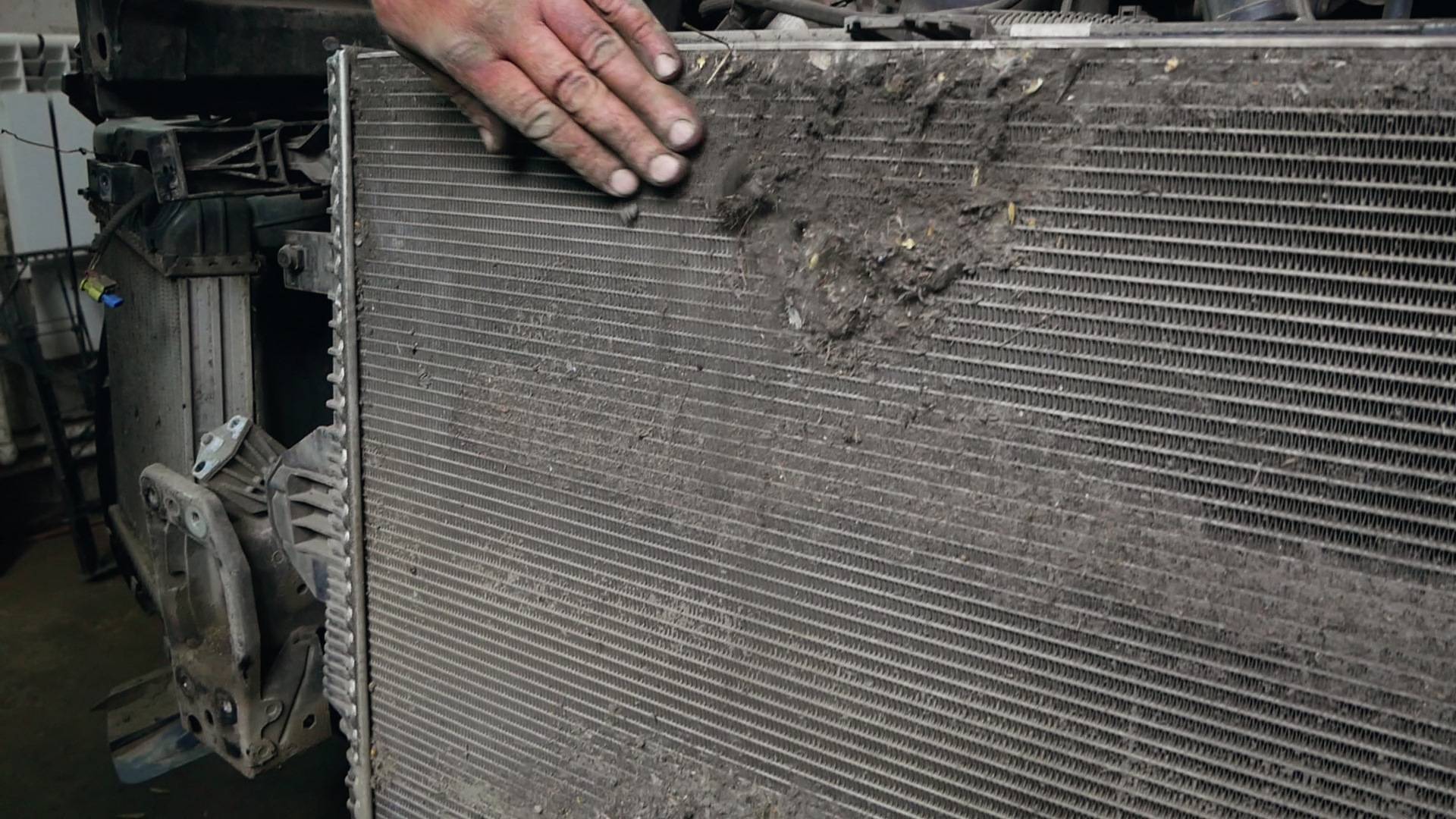 Как очистить радиатор автомобиля снаружи: Сильное загрязнение наружных поверхностей радиаторов