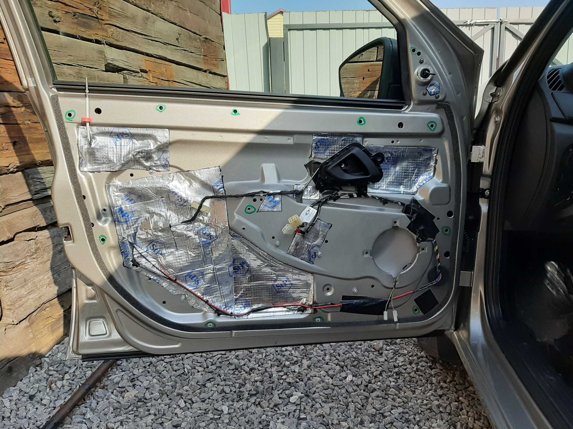 Шумоизоляция передних дверей: Шумоизоляция дверей Hyundai I40, Clearplex на лобовое стекло, добро для авто