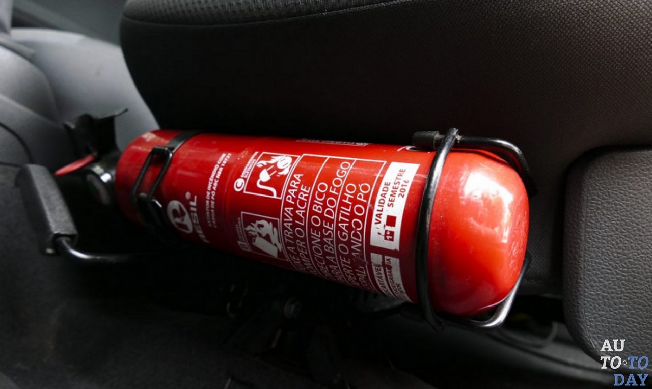 Где находится огнетушитель в автомобиле: Где по правилам и здравому смыслу в авто должны лежать огнетушитель и аптечка - Лайфхак
