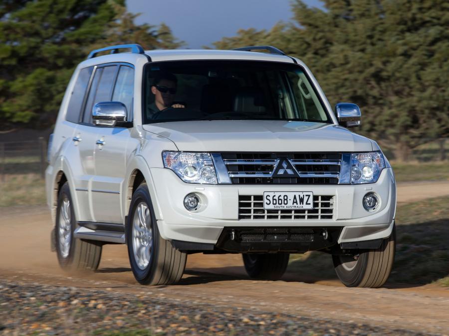 Pajero 4 фото: Фото Mitsubishi Pajero (2006 - 2015)