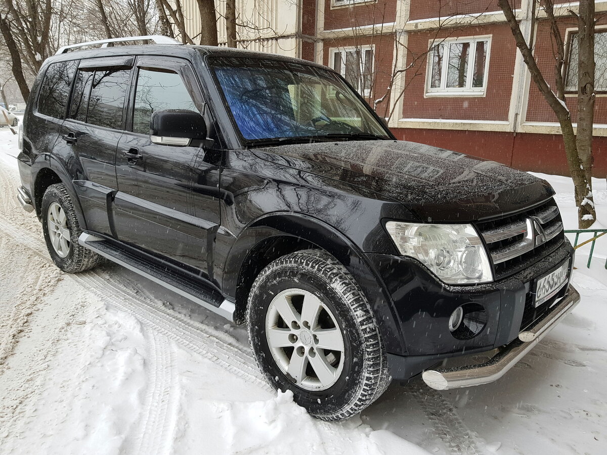 Mitsubishi Pajero 4 Black