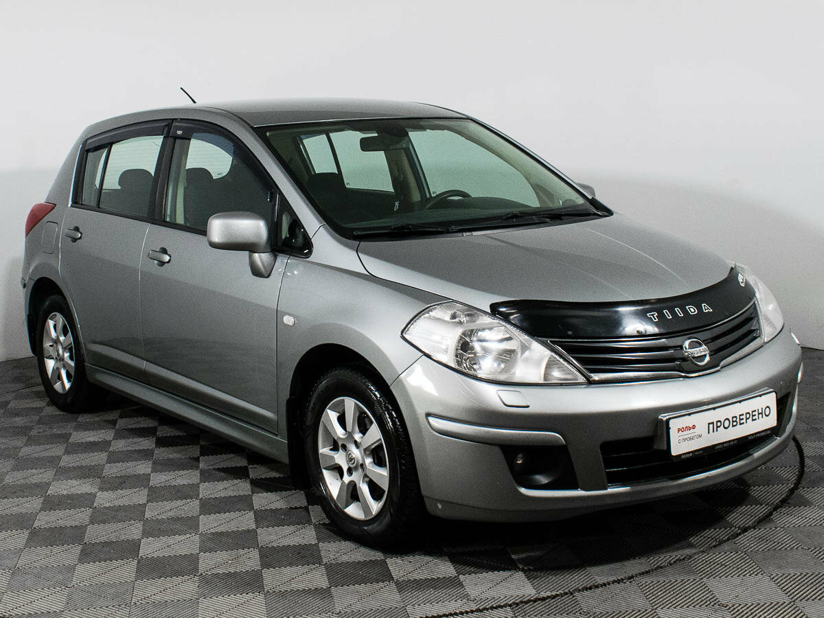 Nissan Tiida 2010 хэтчбек