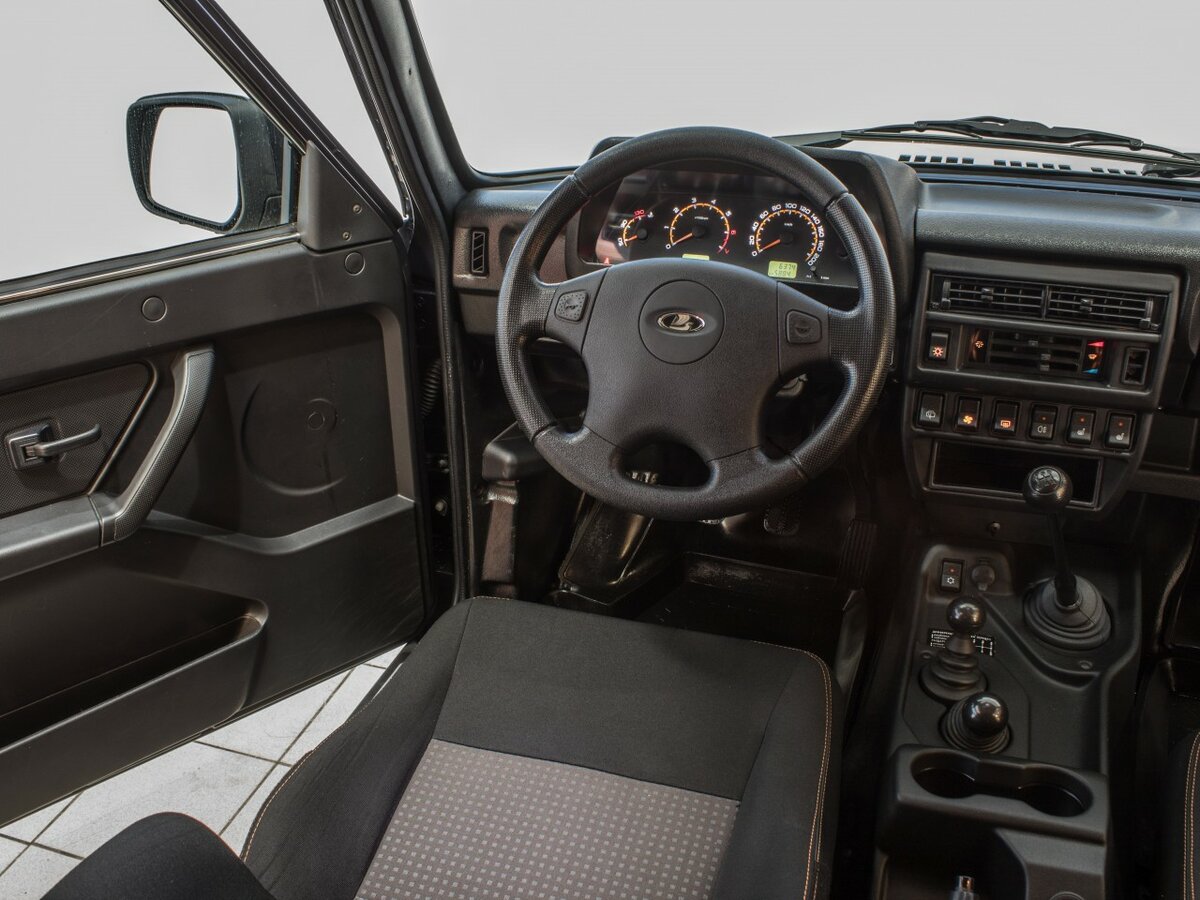 Нива салон. Лада Нива Урбан 4х4 салон. Лада Нива 2121 4х4 салон. Lada ВАЗ 2121 4x4 Urban Salon. Lada ВАЗ 2121 4x4 Urban салон.