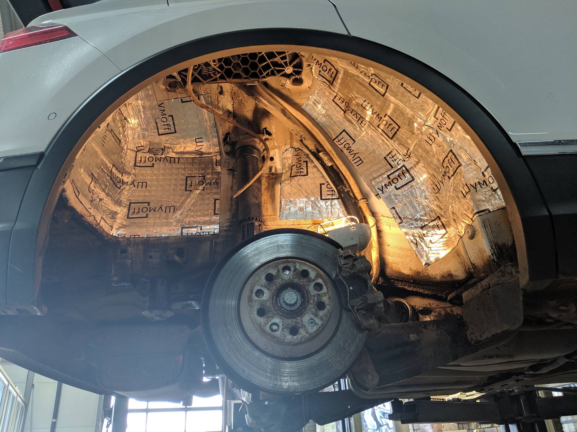 Чем зашумить арки колес снаружи: Шумоизоляция колесных арок автомобиля своими руками