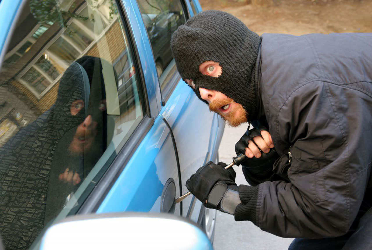 Кражи из автомобилей: Профилактика угонов и краж из автомобиля