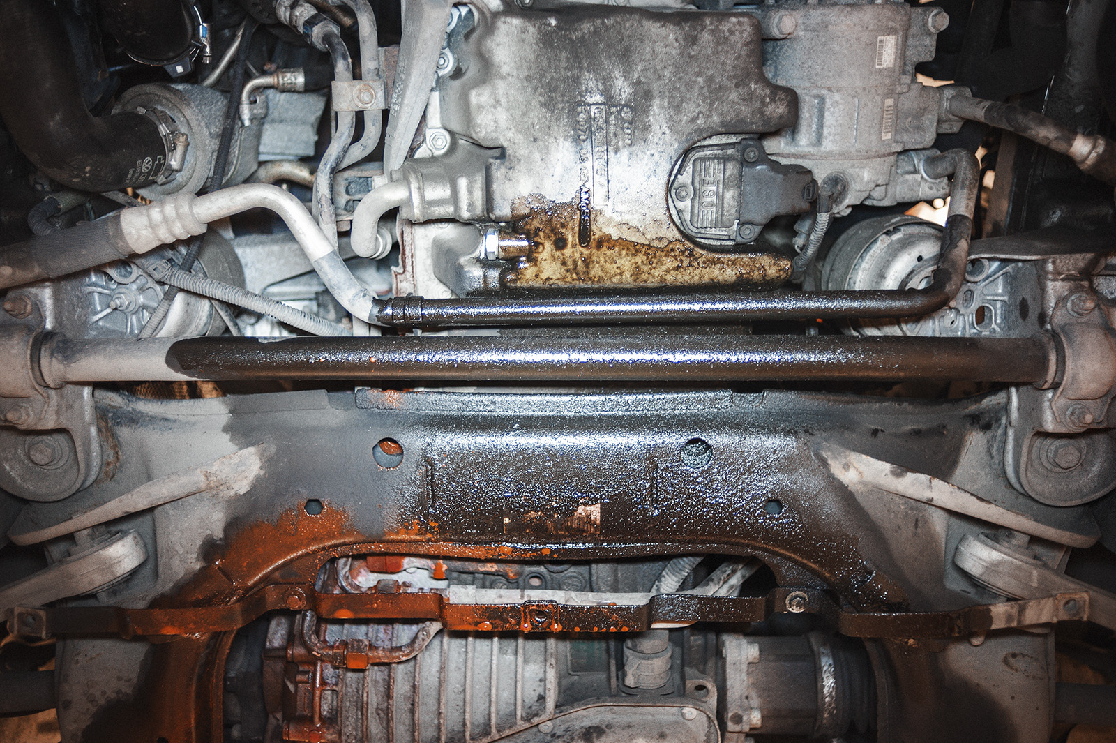 Утечка антифриза в двигатель: Уходит антифриз (течь): причины и способы ремонта