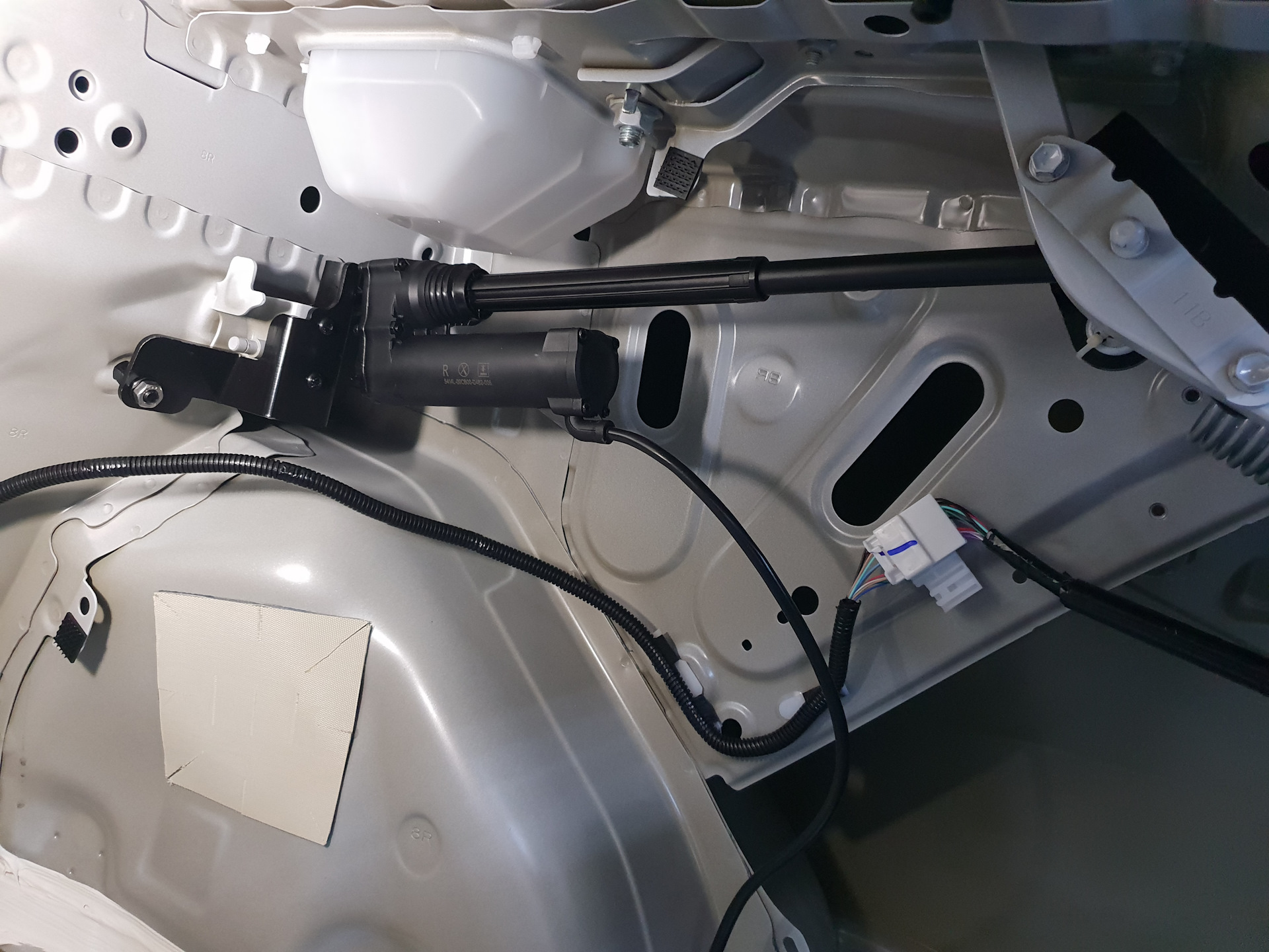 Принцип работы электропривода багажника: Как сделать электропривод открывания багажника своими руками