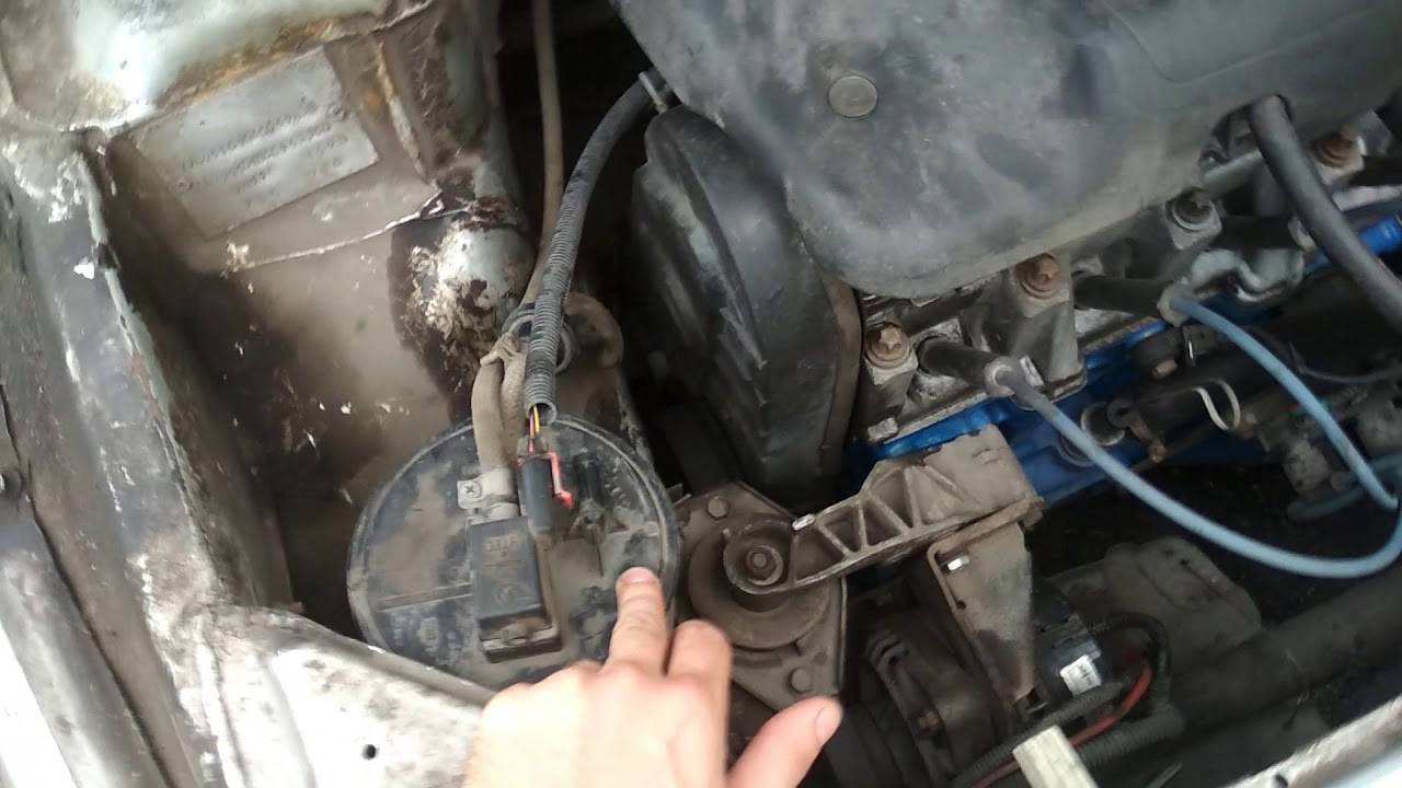 Машина глохнет при нажатии на газ: Почему машина с инжектором глохнет на холостых 🦈 avtoshark.com