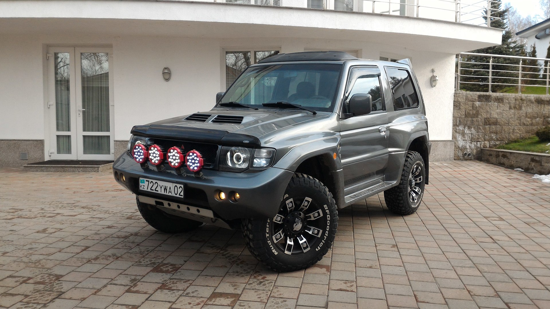 Паджеро 3 своими руками. Mitsubishi Pajero 2 Tuning. Тюнингованный Митсубиси Паджеро. Тюнинговый Паджеро 2. Митсубиси Паджеро 2 Рестайлинг.