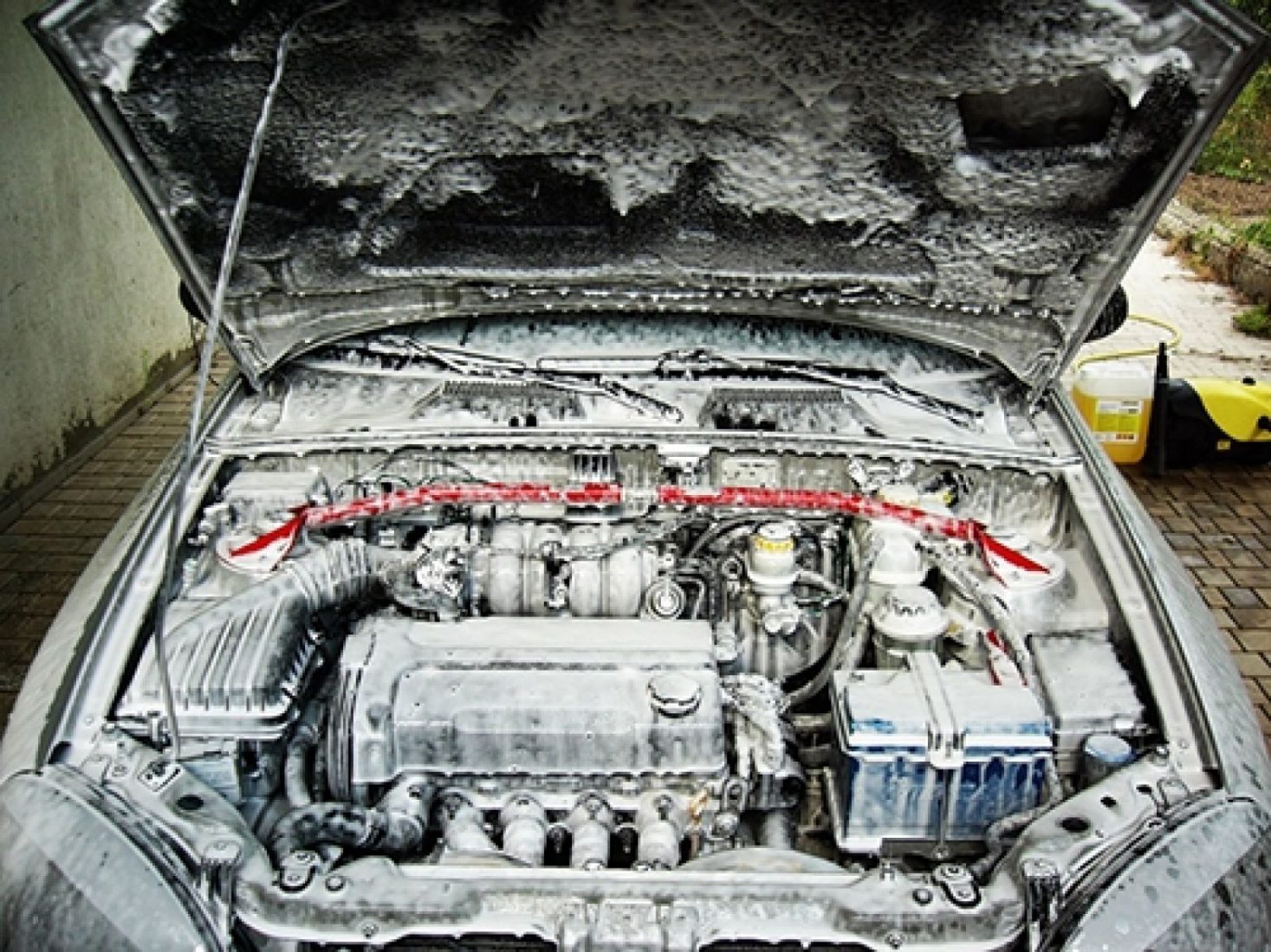 Мыть двигатель: Как ни в коем случае нельзя мыть двигатель автомобиля — Российская газета