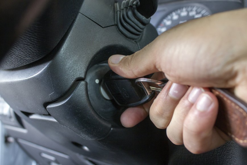 На какое время нужно поворачивать ключ зажигания: Как правильно завести машину