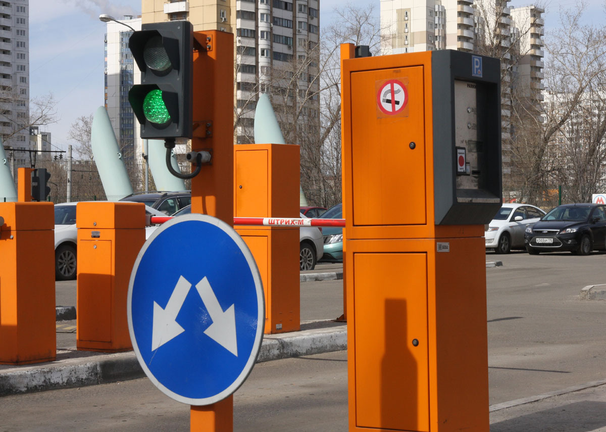 Перехватывающая парковка у метро. Перехватывающая парковка. Перехватывающая парковка СПБ. Перехватывающие стоянки. Перехватывающая стоянка у метро.