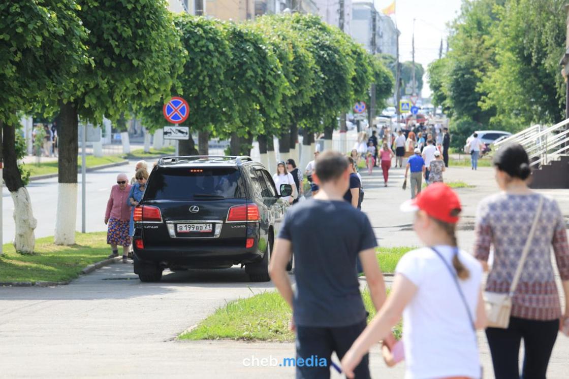 Проезд по тротуару: В каких случаях автомобилям можно ездить по тротуарам — Российская газета