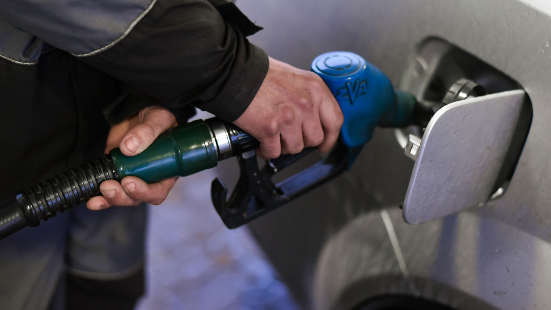 Как заправлять автомобиль на азс: Как заправлять автомобиль?