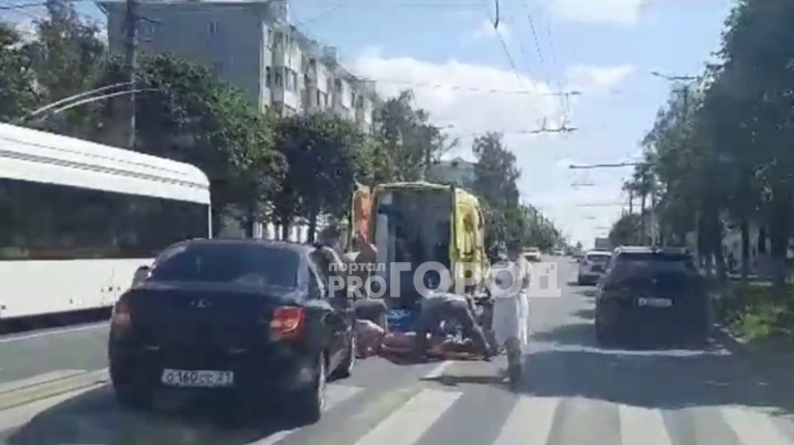 На пешеходном переходе: Маршрутка сбила мужчину на пешеходном переходе в Воронеже