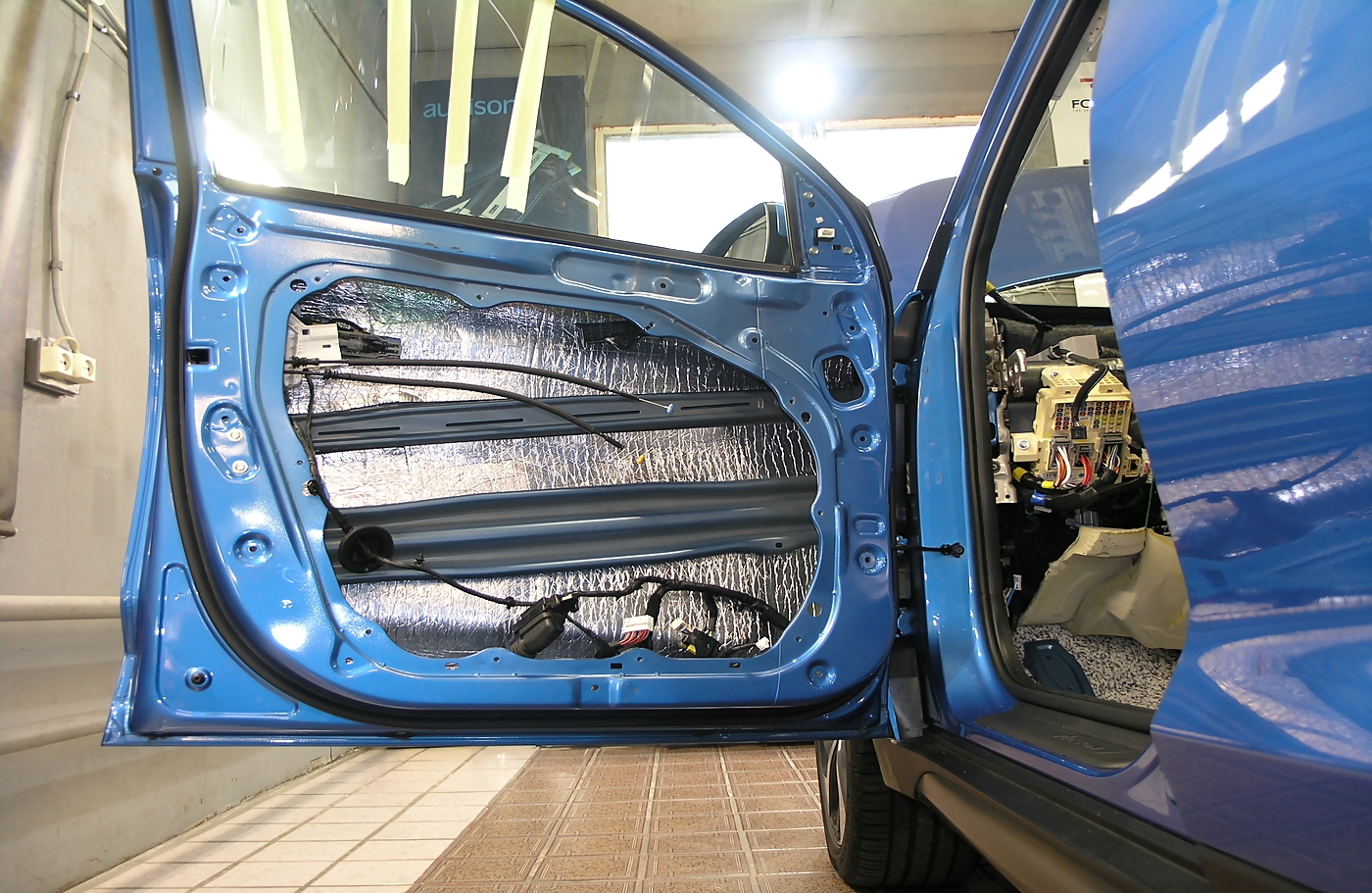 Шумоизоляция передних дверей: Шумоизоляция дверей Hyundai I40, Clearplex на лобовое стекло, добро для авто