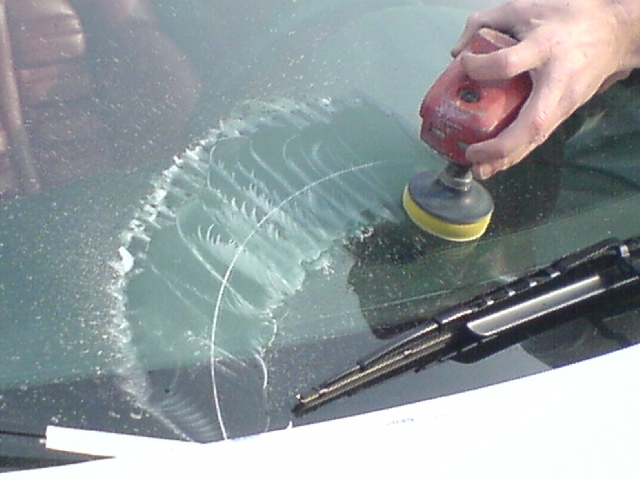 Как удалить царапины со стекла автомобиля – Как избавиться от царапин на лобовом стекле автомобиля своими руками
