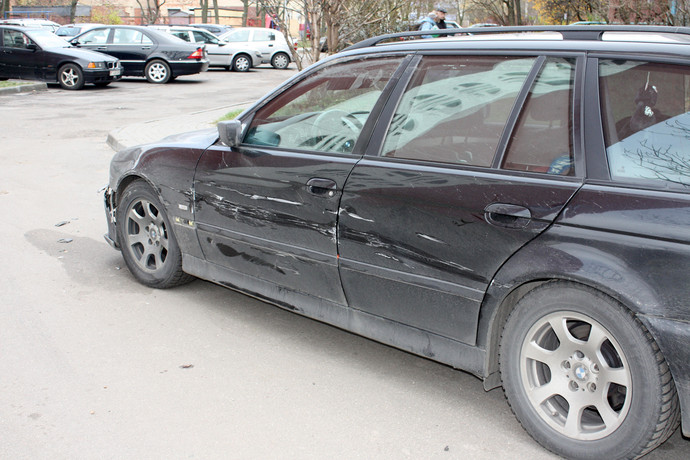 Поцарапал чужую машину: что будет за ДТП на парковке :: Autonews