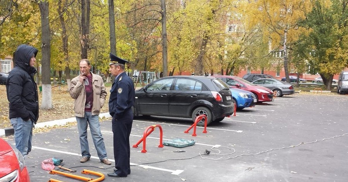 Куда жаловаться на автомобили припаркованные на тротуаре: Куда жаловаться, если во дворе парковка на тротуаре?