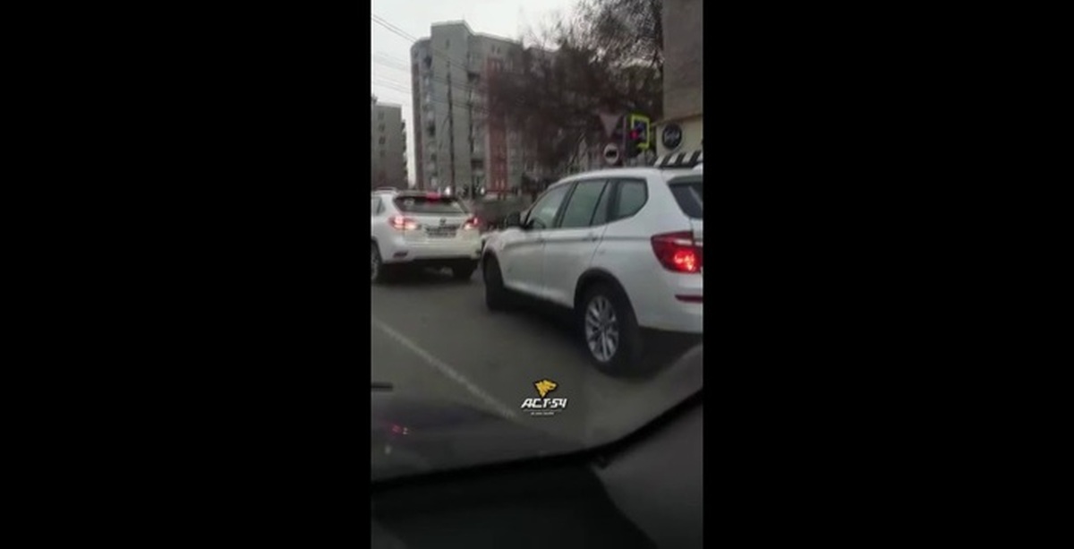 Откат машины назад на светофоре: Кто будет виноват, если ваш автомобиль откатился назад и произошло ДТП?