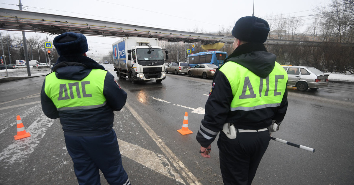 Штраф за езду по тротуарам: Какой штраф ГИБДД за езду по тротуару в 2021 году, за движение на машине по пешеходной дорожке