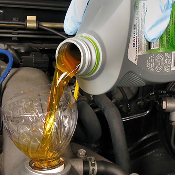 Использование дизельного масла в бензиновом двигателе: Можно ли заливать дизельное масло в бензиновый двигатель: отличия масел, основные правила