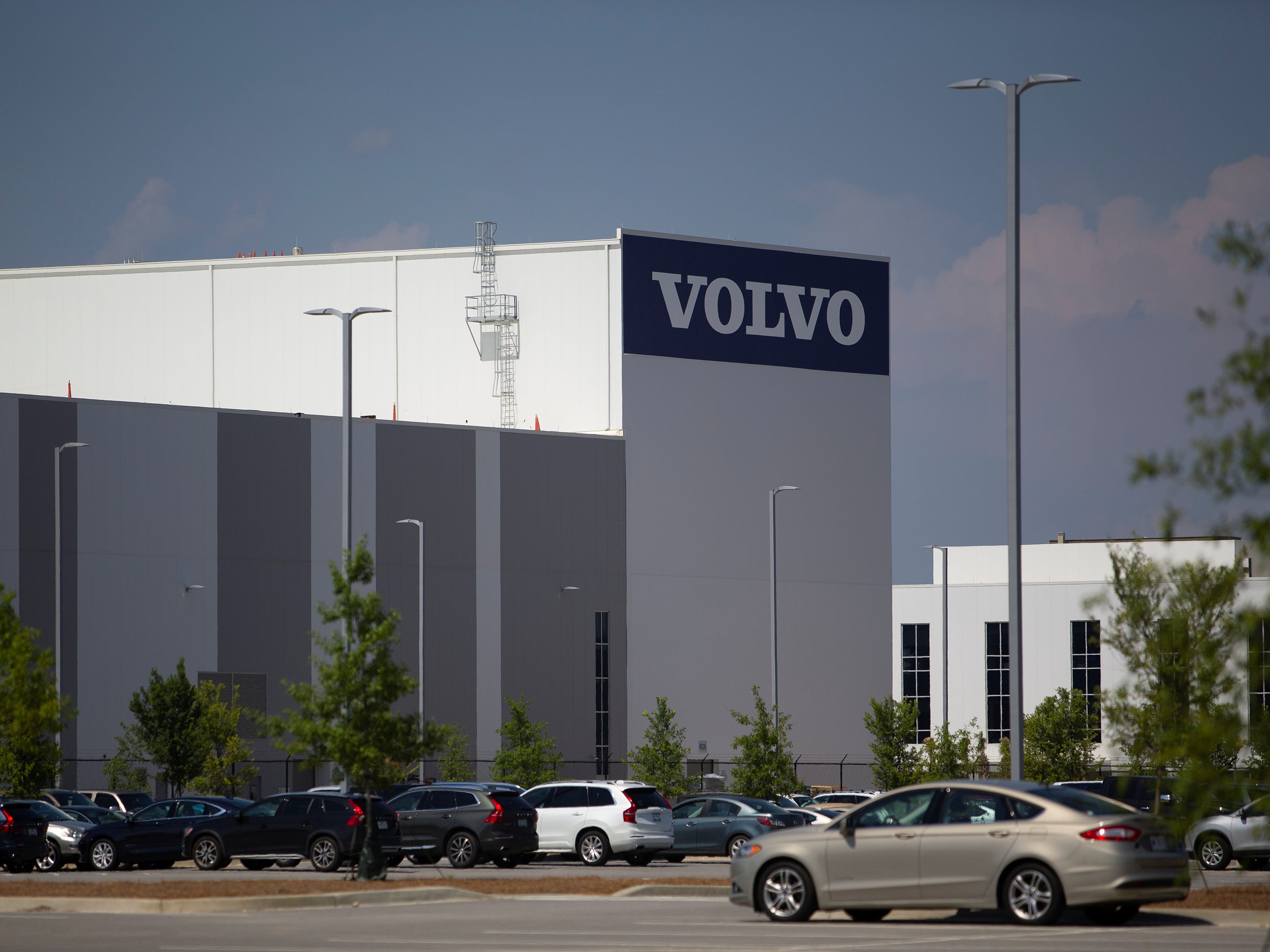 Вольво завод: Калужский завод Volvo начал выпуск грузовиков нового поколения