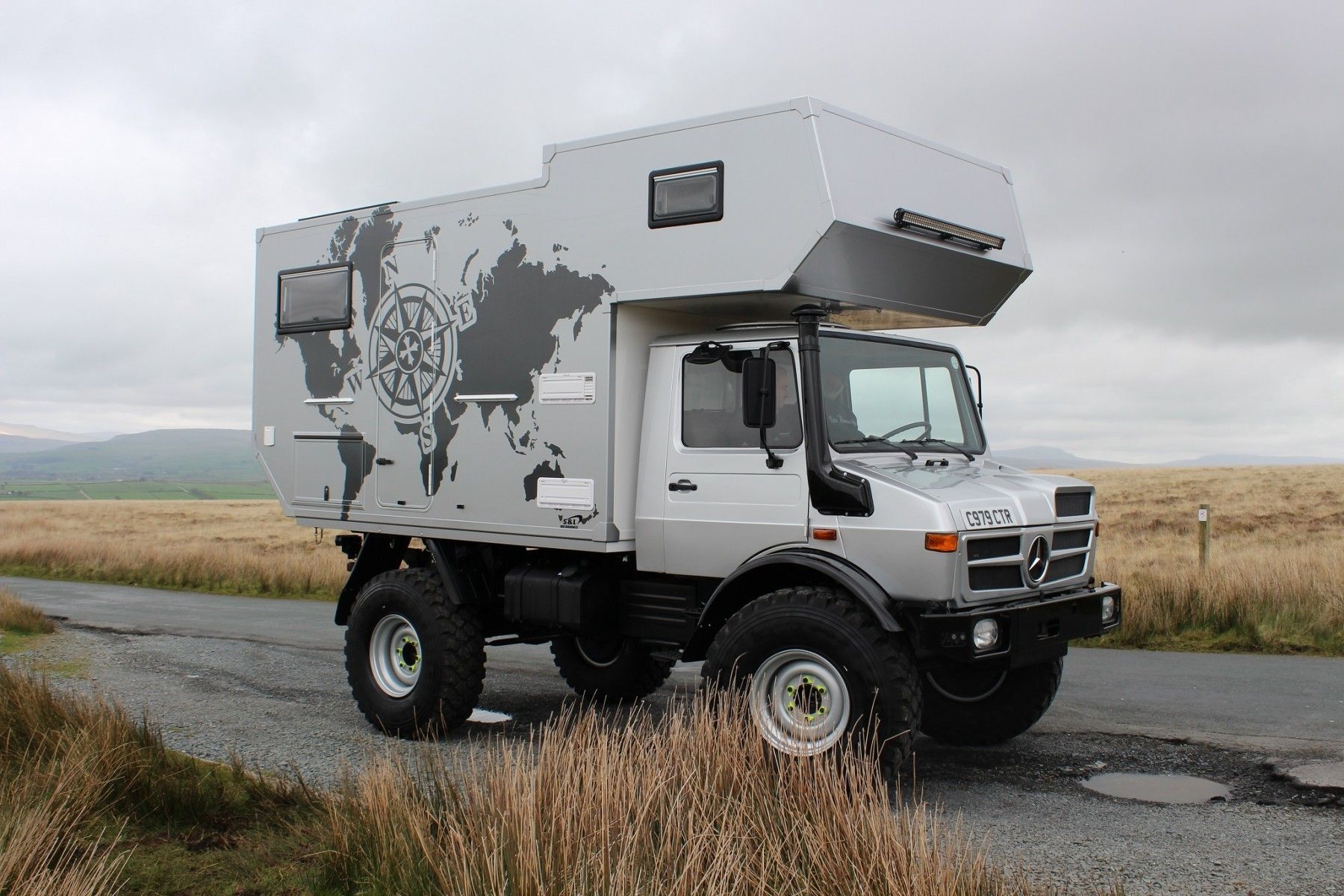 Внедорожный кемпер. Автодом Mercedes 8x8 Expedition. Mercedes-Benz Unimog автодом. Mercedes Unimog автодом. Mercedes Unimog Camper.