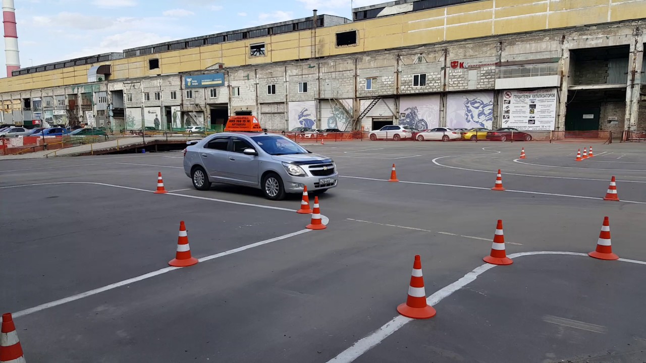 Гараж на автодроме. Гараж парковка автошкола. Автошкола упражнение гараж. Гараж в автошколе на автодроме. Гараж заезд автошкола.