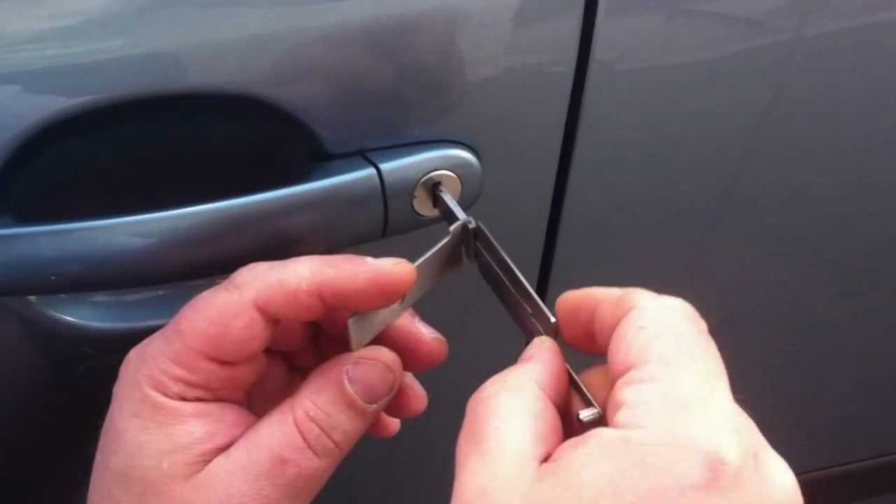 Машина закрылась ключи внутри как открыть: Машина закрылась, а ключи внутри. Как открыть?