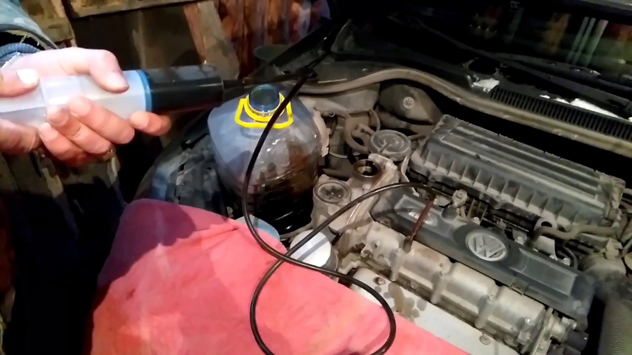 Перелил масло в двигатель как убрать лишнее: Лишнее масло в двигателе. Или как его откачать через щуп своими руками