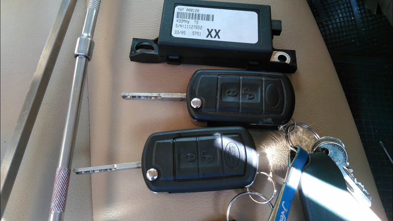 Дискавери 3 ключ. Ключ Фрилендер 2. Range Rover Sport 2008 антенна центрального замка. Ключ ленд Ровер Дискавери 3. Антенна ключа range Rover 2006.